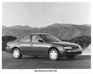 1993 Nissan Altima GXE Press Photo 0022