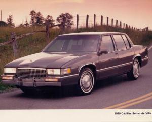 1989 Cadillac Sedan DeVille Color Press Photo 0153