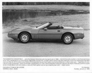 1986 Chevrolet Corvette Convertible Auto Press Photo with Text 0404