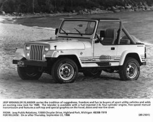 1989 Jeep Wrangler Islander Truck Press Photo with Text 0025 - YJ