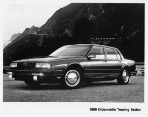 1990 Oldsmobile Touring Sedan Press Photo 0298