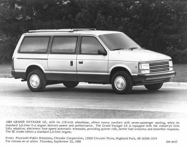 1989 Plymouth Grand Voyager LE Press Photo 0068