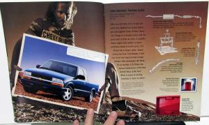 2000 Chevrolet S-10 Pickup Dealer Sales Brochure Features Options Specs