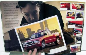 2000 Chevrolet S-10 Pickup Dealer Sales Brochure Features Options Specs