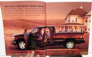 2000 Chevrolet Trucks Dealer Sales Brochure Silverado Pickup Features Options