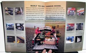 2000 Chevrolet Trucks Dealer Sales Brochure Silverado Pickup Features Options