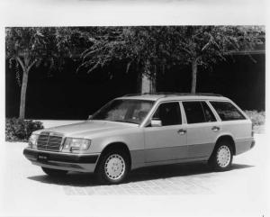 1991 Mercedes-Benz 300TE Press Photo and Release 0012