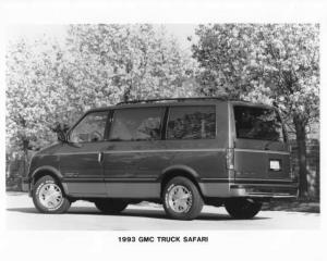 1993 GMC Truck Safari Van Press Photo 0295