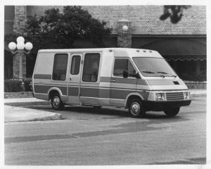 1983 Winnebago Centauri Press Photo and Release 0001