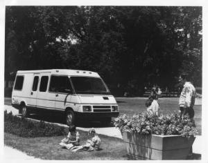 1983 Winnebago LeSharo Press Photo and Release 0003