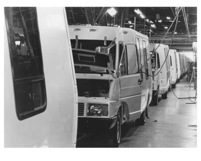 1983 Winnebago Assembly Line Press Photo and Release 0007