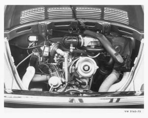 1975 Volkswagen Beetle Engine Bay Press Photo 0043