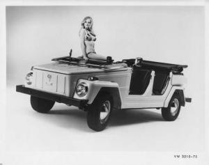 1975 Volkswagen Thing Going Topless Press Photo and Release 0046