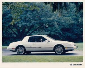 1989 Buick Riviera Color Press Photo 0176