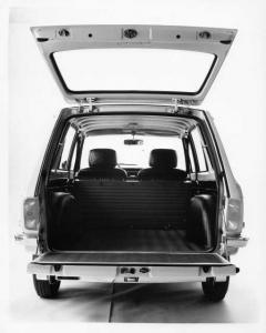 1971 Subaru Station Wagon with Mammoth Capacity Press Photo and Release 0049