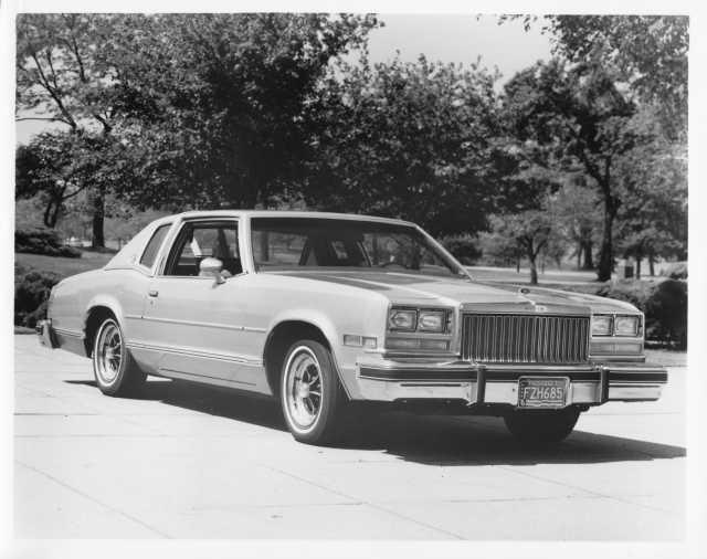 1977 Buick Riviera Press Photo and Release 0189