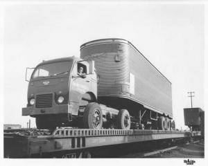 1950s White 3000 Series Truck Press Photo 0173 - The Rail-Trailer Co - Chicago