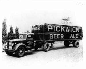 1946-1948 Federal Truck Press Photo 0017 Handy Beer & Wine Co Pickwick Beer Ale