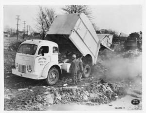 1950s White 3020 Truck Press Photo 0194 - City of Tiffin Sanitation Dept