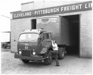 1950s White 3000 Series Truck Press Photo 0221 - Cleveland-Pittsburgh Freight