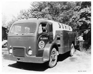 1950s White 3000 Series Truck Press Photo 0241 - ML Albrecht SOHIO Distribution
