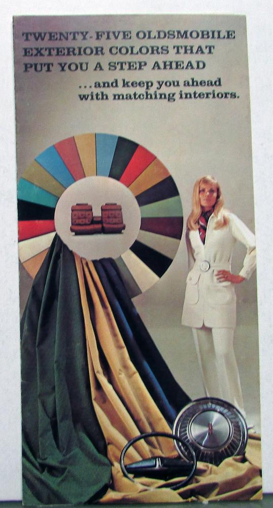 1971 Oldsmobile Dealer Sales Brochure Folder Color Options Paint Chips