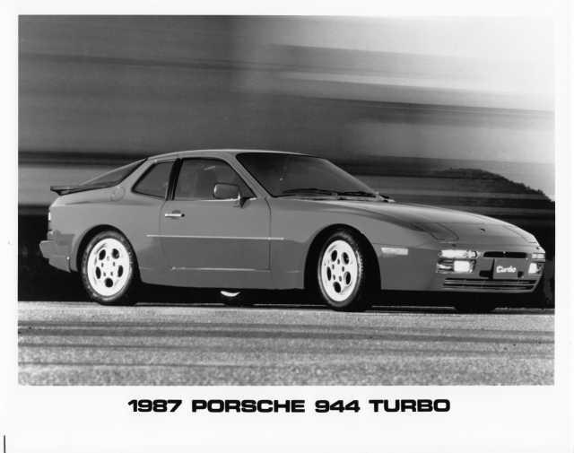 1987 Porsche 944 Turbo Press Photo 0026