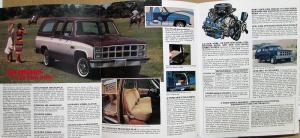 1981 GMC Suburban Sierra Sales Brochure Folder Features Specs Original