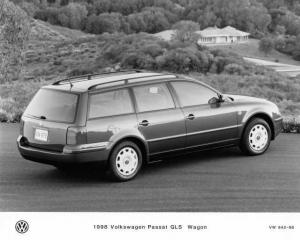 1996 Volkswagen VW Passat GLS Wagon Press Photo 0075