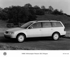 1996 Volkswagen VW Passat GLS Wagon Press Photo 0076