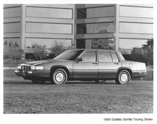 1993 Cadillac DeVille Touring Sedan Press Photo 0194