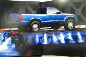 1994 GMC Sonoma Regular Cab & Club Coupe Pickup Truck Sales Brochure Original
