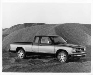 1985 Chevrolet S-10 Maxi-Cab Pickup Press Photo and Release 0506