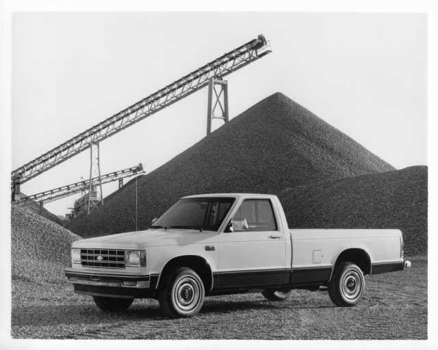 1985 Chevrolet S-10 Pickup Press Photo and Release 0515