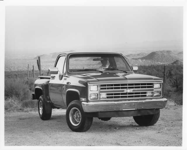 1985 Chevrolet Siverado Stepside Pickup Press Photo and Release 0516