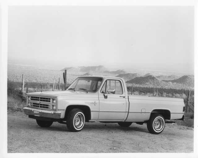 1985 Chevrolet Siverado Fleetside Pickup Press Photo and Release 0517