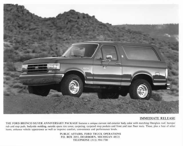 1991 Ford Bronco with Silver Anniversary Package Press Photo 0364