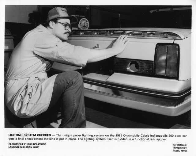 1985 Oldsmobile Cutlass Calais Indy 500 Pace Car Lighting Press Photo 0330