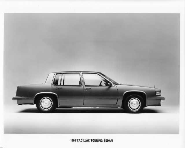 1986 Cadillac Touring Sedan Press Photo 0250
