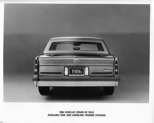 1986 Cadillac Sedan DeVille Ride and Handling Touring Package Press Photo 0263