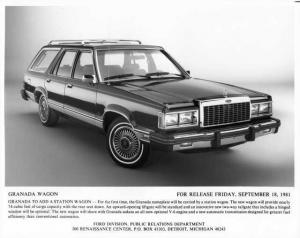 1982 Ford Granada Wagon Press Photo 0373