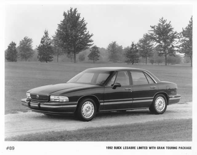 1992 Buick LeSabre Limited with Gran Touring Package Press Photo 0237