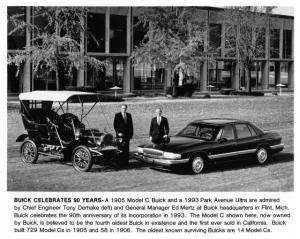 1993 Buick Park Avenue Ultra and 1905 Model C 90th Anniversary Press Photo 0249