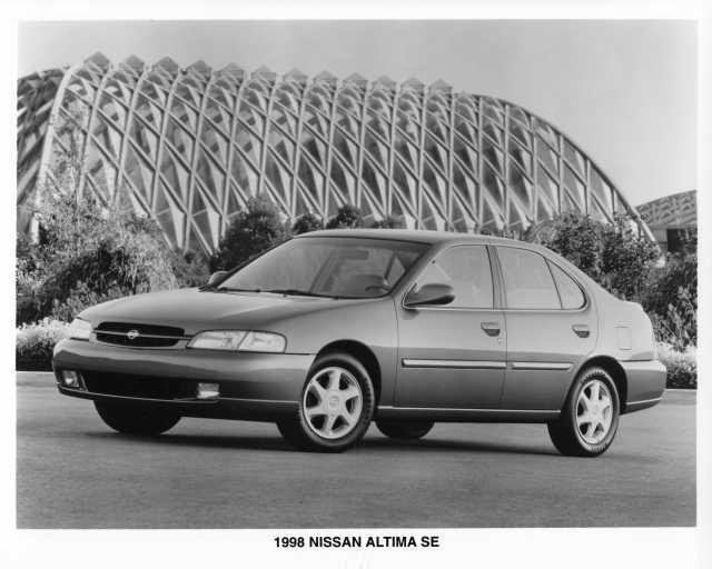 1998 Nissan Altima SE Press Photo 0048