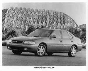 1998 Nissan Altima SE Press Photo 0048