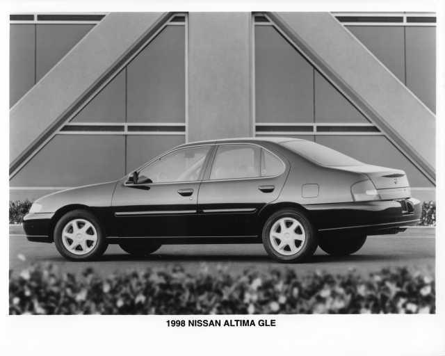 1998 Nissan Altima GLE Press Photo 0051