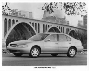 1998 Nissan Altima GXE Press Photo 0052