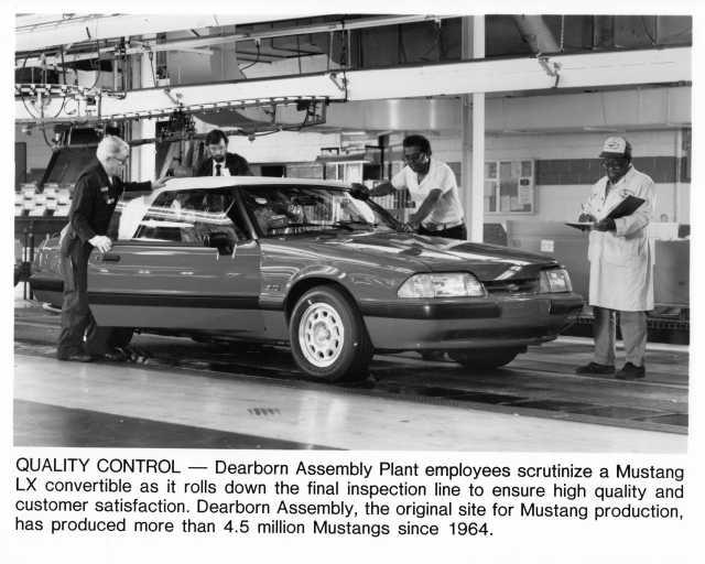 1989 Ford Mustang LX Convertible Quality Control Press Photo 0392
