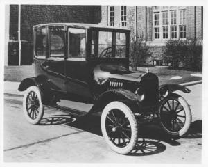 1921 Ford Model T Tudor Sedan Press Photo 0432