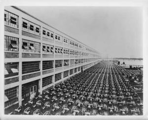 1915 Ford Model T Chassis at Highland Park Plant Press Photo and Release 0443